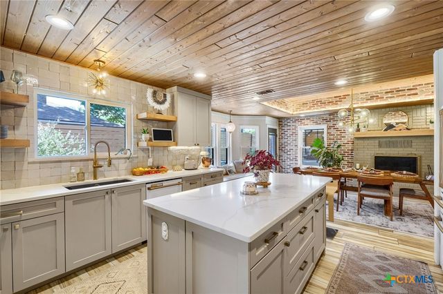 945 Queens Drive, New Braunfels, TX 78130
