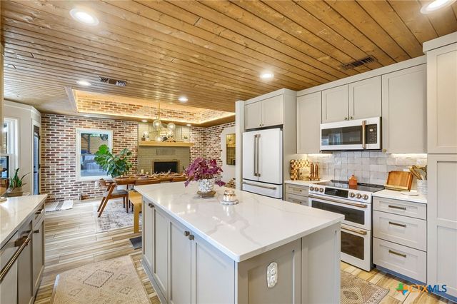 945 Queens Drive, New Braunfels, TX 78130