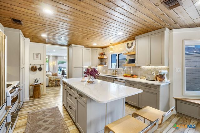 945 Queens Drive, New Braunfels, TX 78130