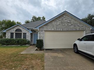 1401 Mockingbird Lane, Desoto, TX 75115