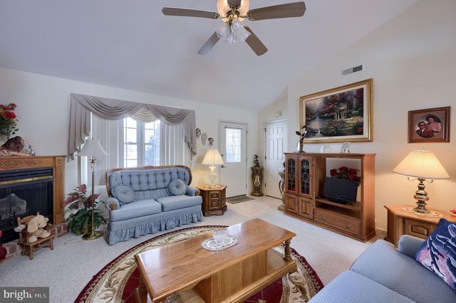 1 THORNDALE DR, Myerstown, PA 17067