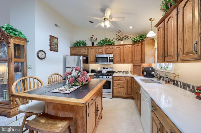 1 THORNDALE DR, Myerstown, PA 17067