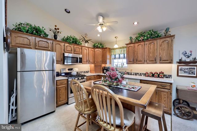 1 THORNDALE DR, Myerstown, PA 17067