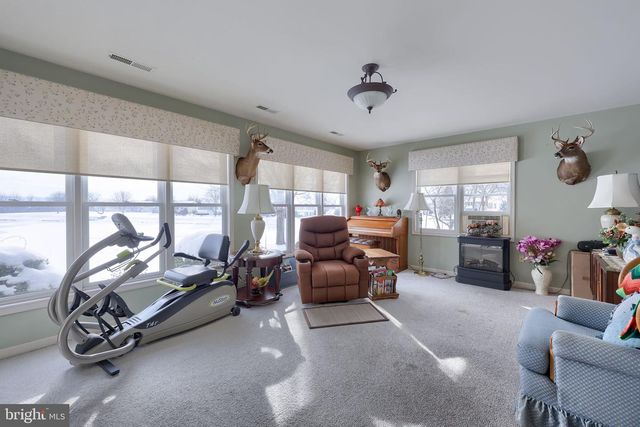 1 THORNDALE DR, Myerstown, PA 17067