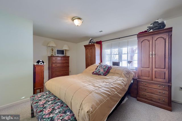 1 THORNDALE DR, Myerstown, PA 17067