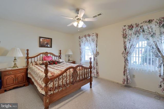 1 THORNDALE DR, Myerstown, PA 17067