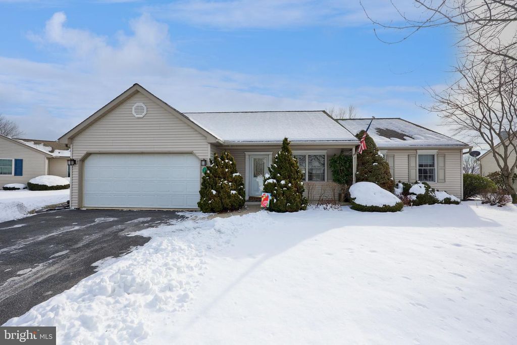 1 THORNDALE DR, Myerstown, PA 17067