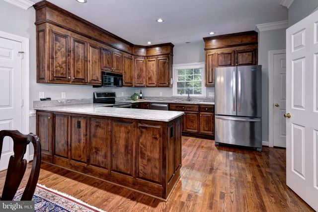114 GREENWAY CIR, Williamsburg, VA 23188