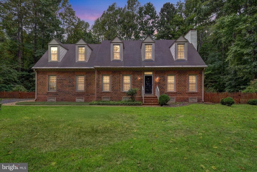 114 GREENWAY CIR, Williamsburg, VA 23188