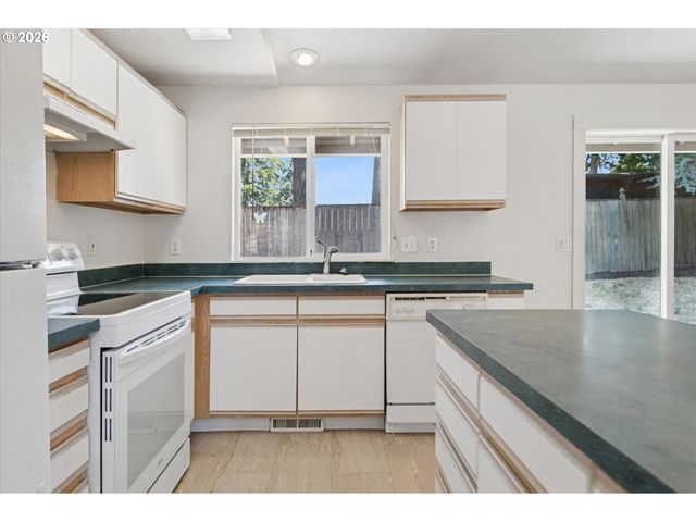 17618 Sw WOODBERRY Ct, Beaverton, OR 97007