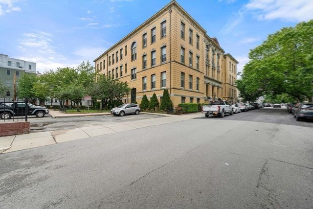 350 W 4th St 103, Boston, MA 02127