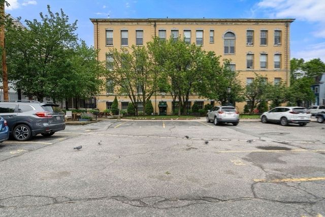 350 W 4th St 103, Boston, MA 02127