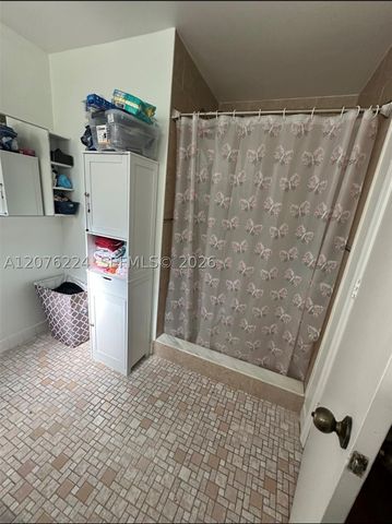607 NW 42nd St, Oakland Park, FL 33309