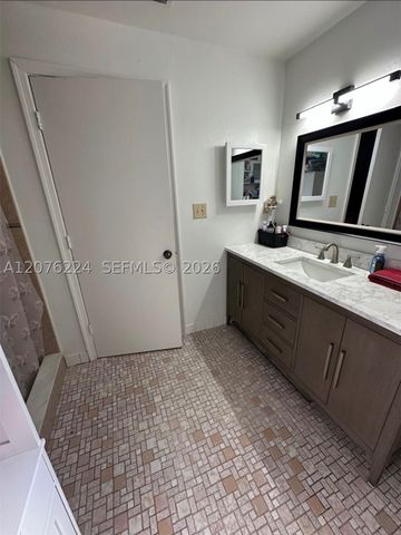 607 NW 42nd St, Oakland Park, FL 33309