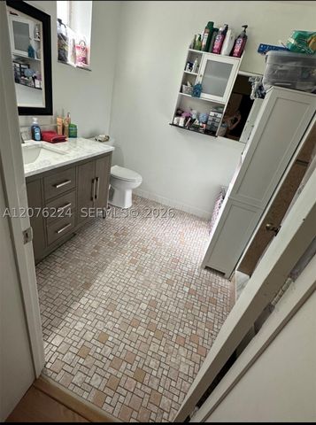 607 NW 42nd St, Oakland Park, FL 33309