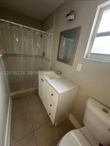 607 NW 42nd St, Oakland Park, FL 33309