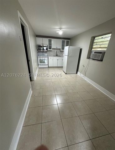 607 NW 42nd St, Oakland Park, FL 33309