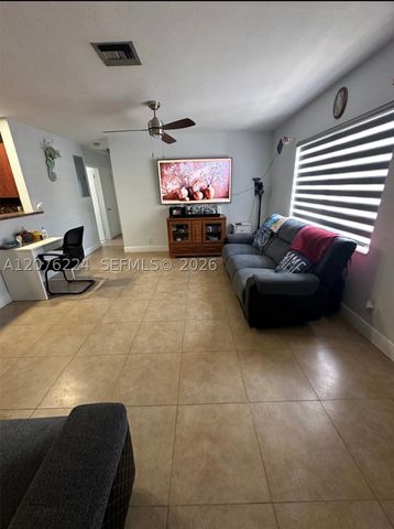 607 NW 42nd St, Oakland Park, FL 33309