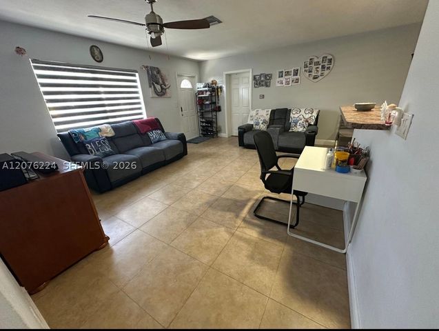 607 NW 42nd St, Oakland Park, FL 33309