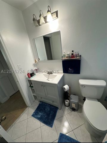 607 NW 42nd St, Oakland Park, FL 33309
