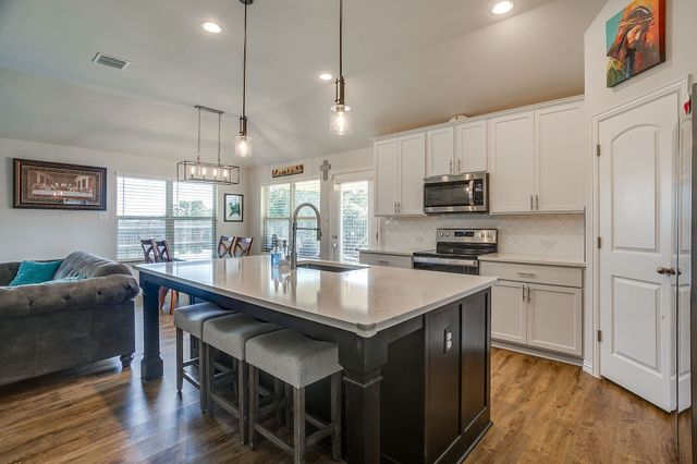 3113 Arbor View Drive, Burleson, TX 76028