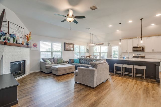 3113 Arbor View Drive, Burleson, TX 76028