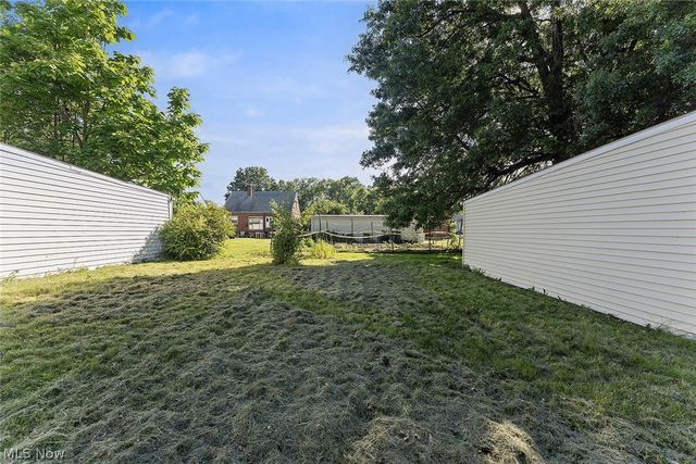 866 E 209th Street, Euclid, OH 44119