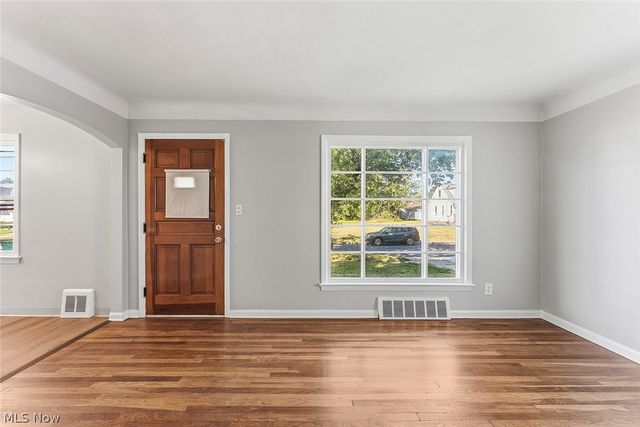 866 E 209th Street, Euclid, OH 44119