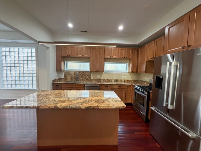 6220 S Kimbark Street 2, Chicago, IL 60637