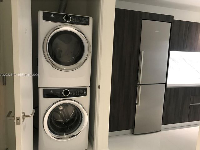 851 NE 1st Ave 207, Miami, FL 33132