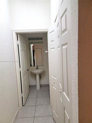 2513 Stockbridge Sq SW, Vero Beach, FL 32962