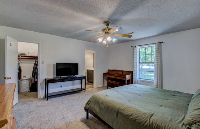 38 Country Wood Street, Cabot, AR 72023