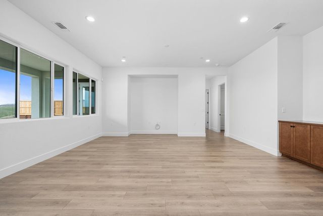 8198 Iron Creek Drive, Friant, CA 93626