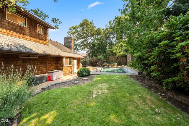 521 Sunrise Avenue, Medford, OR 97504