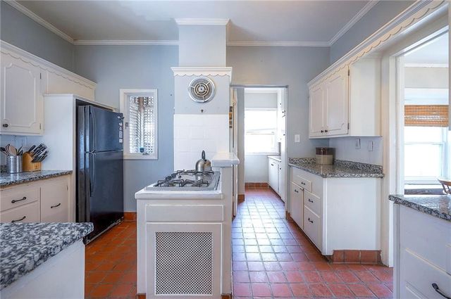 710 E Armour Boulevard, Kansas City, MO 64109
