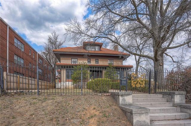 710 E Armour Boulevard, Kansas City, MO 64109