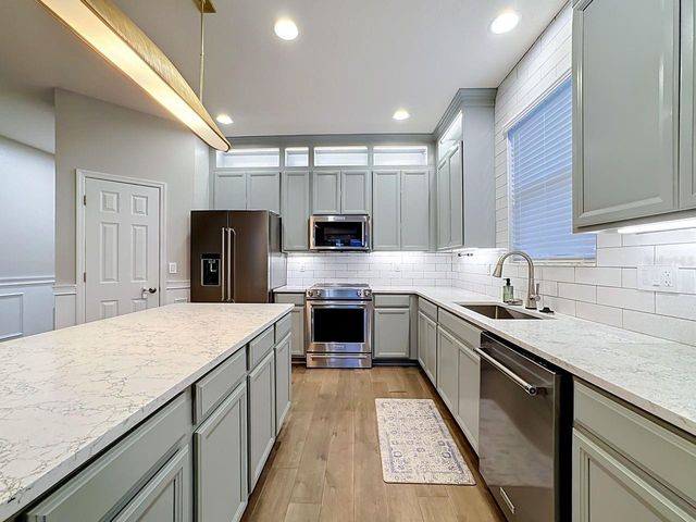 10445 FLAGSTAFF FALLS AVENUE, Riverview, FL 33578