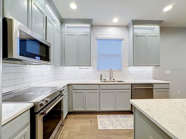 10445 FLAGSTAFF FALLS AVENUE, Riverview, FL 33578