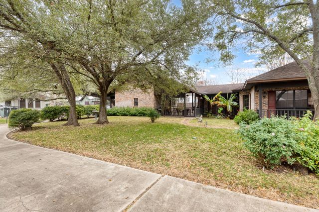 518 W Prairie Lea ST, Lockhart, TX 78644