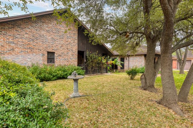 518 W Prairie Lea ST, Lockhart, TX 78644