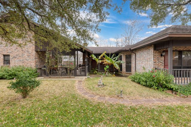 518 W Prairie Lea ST, Lockhart, TX 78644