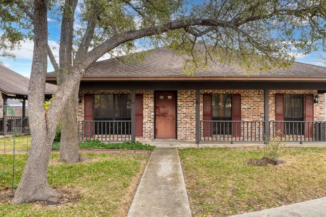 518 W Prairie Lea ST, Lockhart, TX 78644