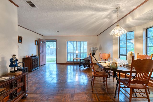 518 W Prairie Lea ST, Lockhart, TX 78644