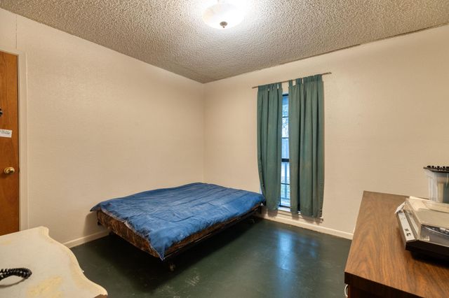 518 W Prairie Lea ST, Lockhart, TX 78644