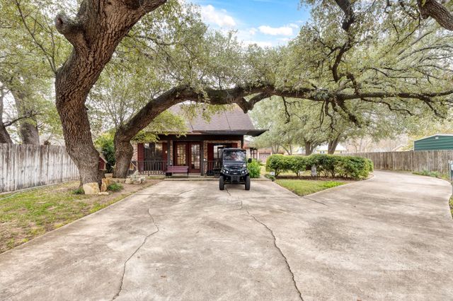 518 W Prairie Lea ST, Lockhart, TX 78644