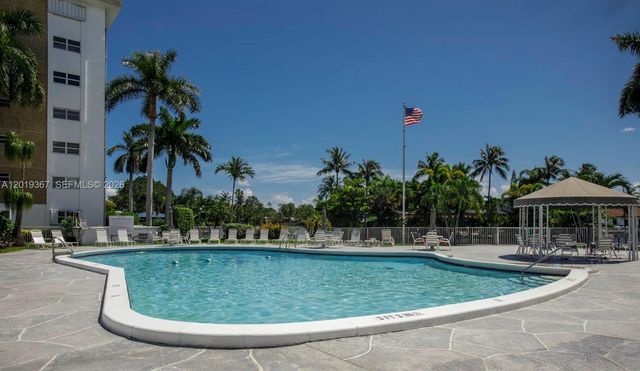 2970 NE 16th Ave 208, Oakland Park, FL 33334