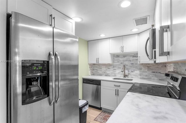 2970 NE 16th Ave 208, Oakland Park, FL 33334