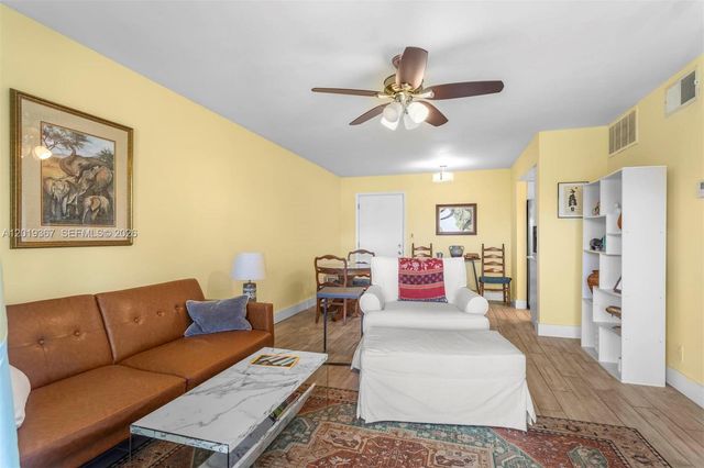 2970 NE 16th Ave 208, Oakland Park, FL 33334
