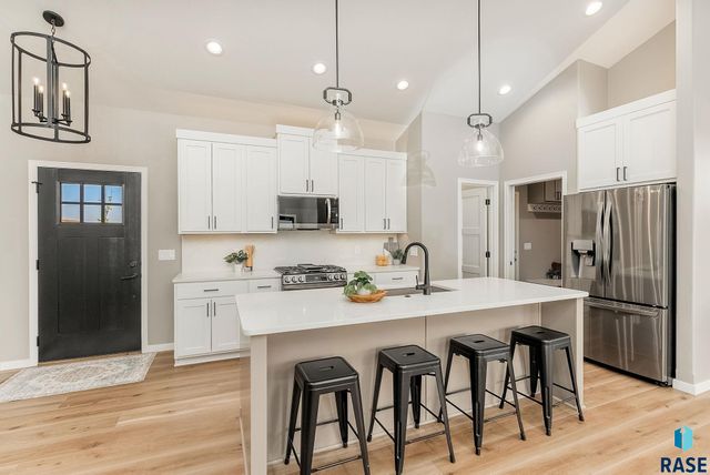 405 N Sunshine Ave Avenue, Brandon, SD 57005