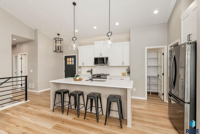 405 N Sunshine Ave Avenue, Brandon, SD 57005